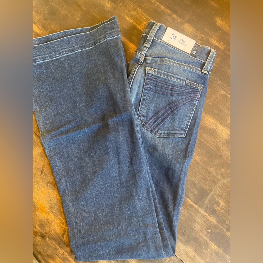 Seven Dojos. Size 24